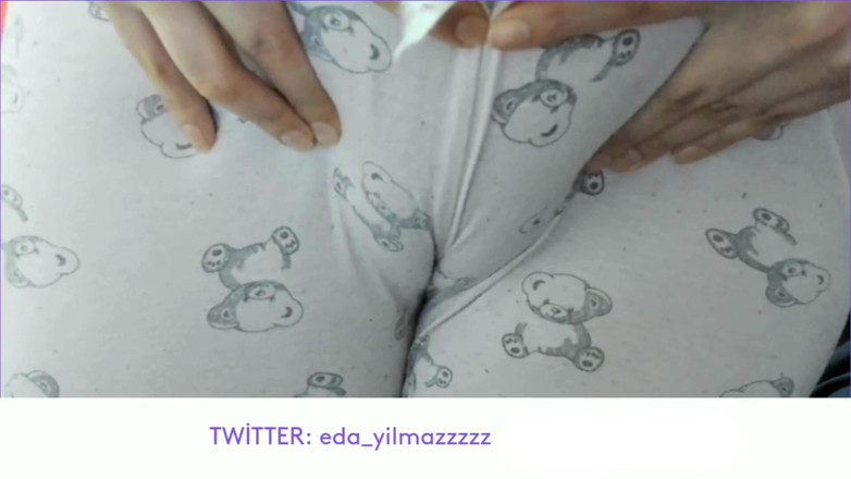 bigass_sexy_bigboobs: Cameltoe, pyjama, gezwollen poesje