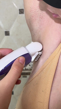Tıraşlı kıllı koltuk altı! Depilasyon! Bir epilator ile koltuk altı epilasyonu!