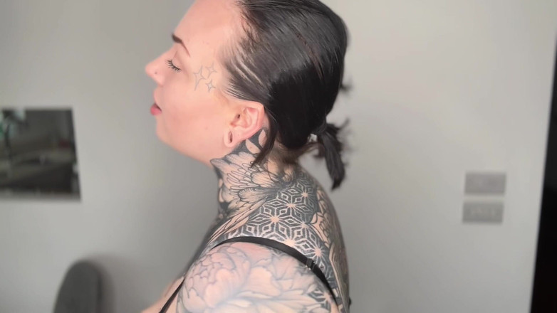 Miss Valentina: 뾰족한 귀 숭배