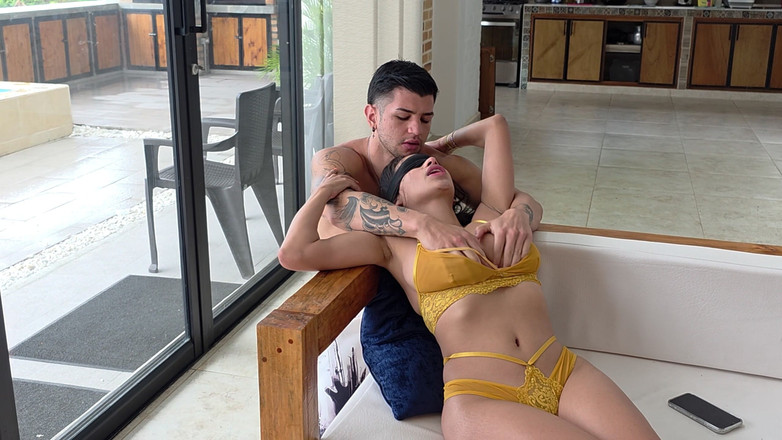 Zack whiter: Güzel göğüslü Latin üvey kız kardeşler sert bir penis tarafından sikiliyor