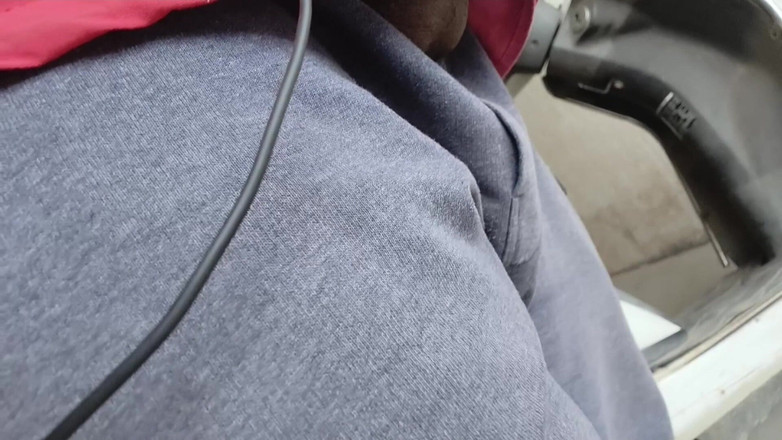 CarvingShovel: Ukazování čůráka ve veřejném výtahu