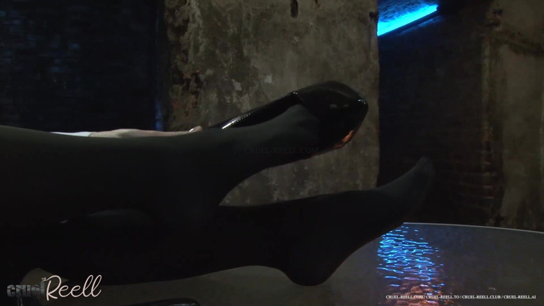 Cirque de Reell: Toe Spreading&amp;smoking
