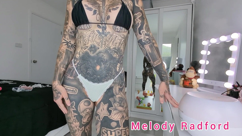 Melody Radford: Micro bikini và ren g string thử trên haul nhỏ...
