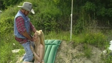 VHS-Vixxxen: Exhibitionist kencing ikan duyung pantai pada payudara