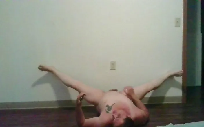 JG Risk: More nude split stretches