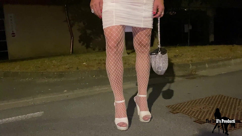 Emily Rossi: Když se to stane, musíte to udělat - chcaní venku - Strapon...