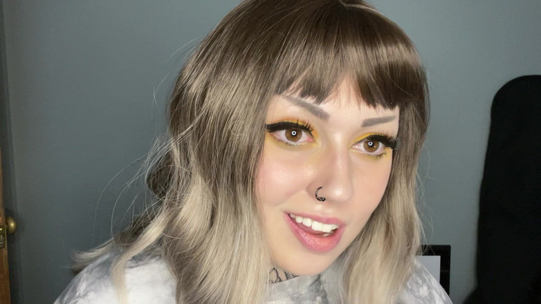 Miss Valentina: Wank w łóżku obok żony