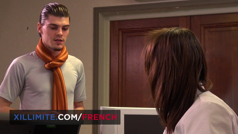 French girls at work: Franse dokter in kont geneukt (Nikita Bellucci)