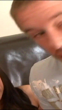 Roxy DeVille und Jamie Tyler teilen sich einen schwanz und kommen in dreier-action