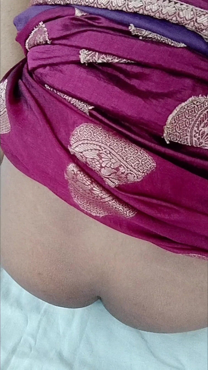 Anuttar: Desi Girl Hard Choot Fucking by Lauki and Moaning Louder