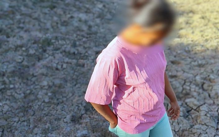 Fuckkkker: 继妹在丛林中被她的继兄弟性交，户外德西农村女孩操后入式印地语音频