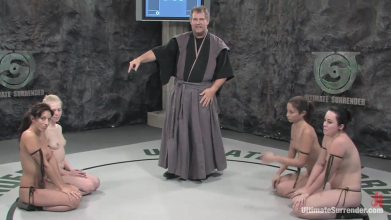 Ultimate surrender by Kink: Équipe de mots-clés « le Blaireau » &amp;rogue » vs « la blonde » &amp;le concasseur »