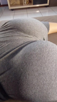 MILF Rabuda De Pijama Cavalga Meu Pau E É Fodida Por Trás