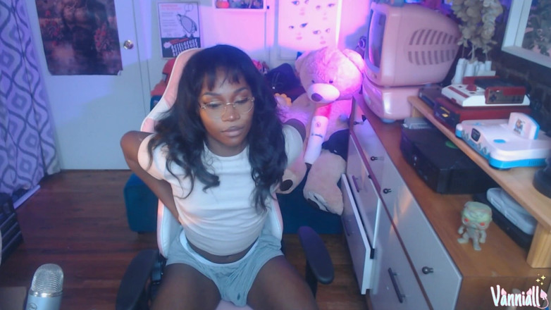 Vanniall: Big Girldick Bulge Teasing with Messy Self-facial Finish! Black Trans...
