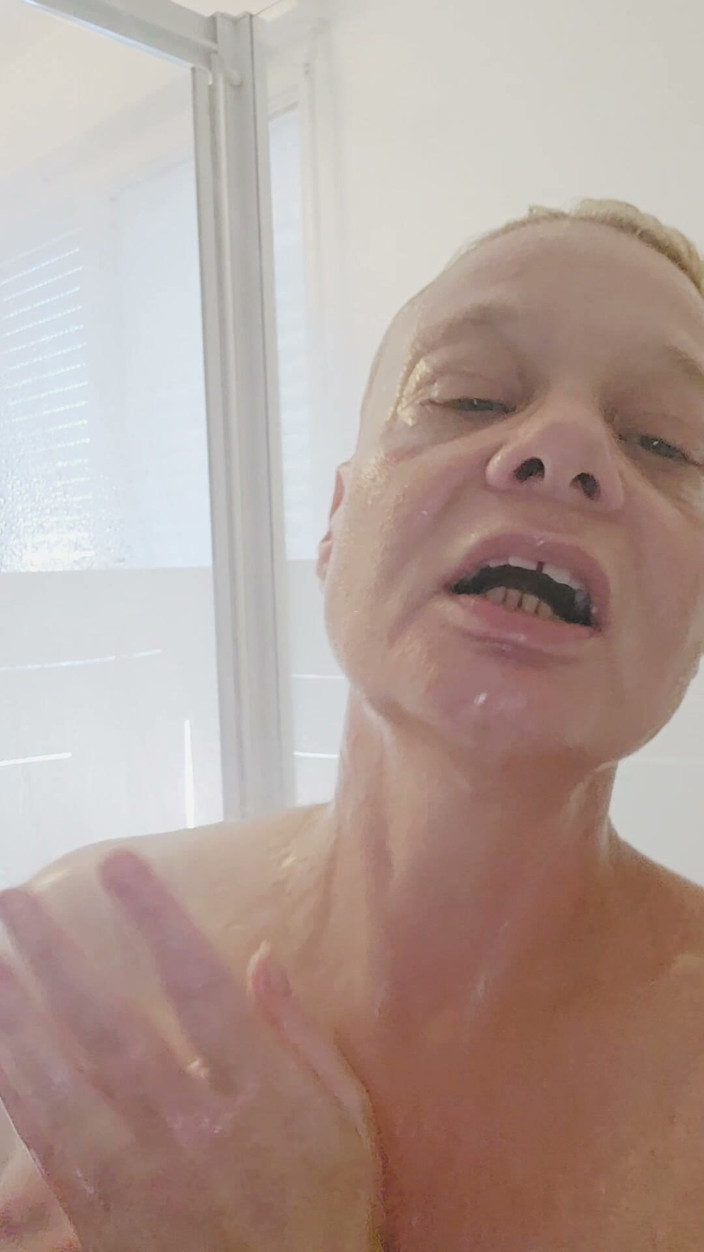 Sofy13: Venha Passar Um Tempo Íntimo No Banho Com Uma MILF Madura.