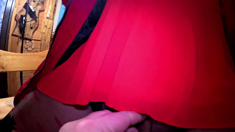 MilfyCalla: 葉巻フェラチオと破れたパンティストッキング - アソコマッサージとダウンジャケットに精液を