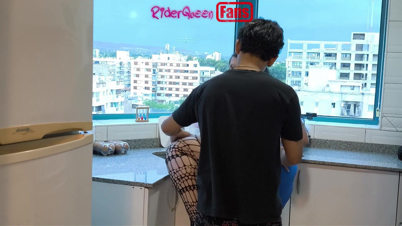 Riderqueen: Mama vitregă în bucătărie - videoclip pentru fani