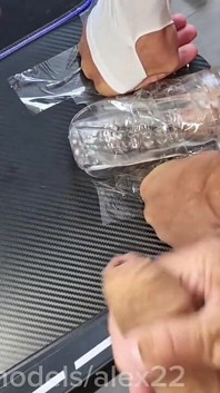 Uma Fonte De Esperma Em Um Amigo De Paus Enormes, Lave-se Com Esperma!