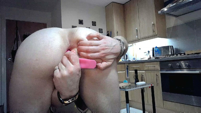 DumbChav: Frozen Piss Popsicle Slowly Melts Inside My Warm, Numb Ass