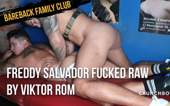 Bareback family club: Freddy Salvador rauw geneukt door Viktor Rom ruige seks