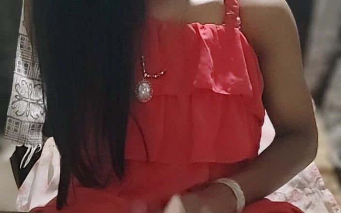 Keerthanakeerthi95: Indisch mietje komt klaar in roze mouwloze jurk