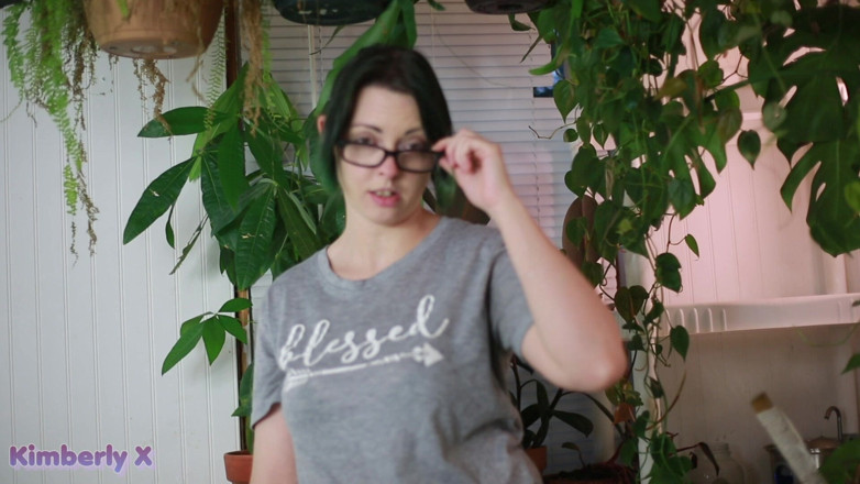 Kimberly X: Stepmom Gets Your Dick Pic