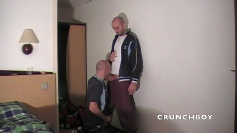 MEN BIG COCKS FUCKERS: Fucked by scaly boy at the hotel in jogging