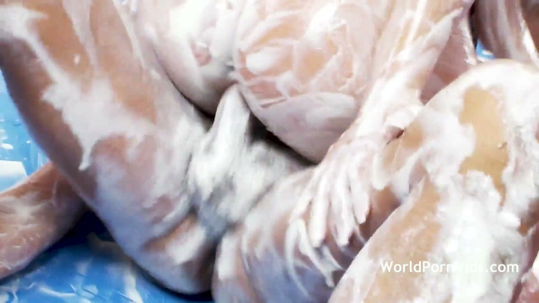 Selected worldwide porn: Kongkek bertiga dalam marshmallow krim