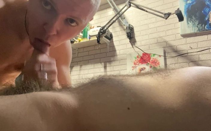 MaxHotty: Ayah ngentot memek berbulu dan dicrot di mulut sama cowok...