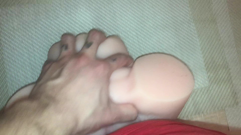 Big Dick tItan: Sahte amcığı sikiyor ve sert boşalıyor