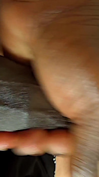Grote dikke kont blanke pawg milf meid wordt gevingerd en neukt grote zwarte lul zwarte pik op zijn hondjes, missionaris met enorme spermalading op tieten