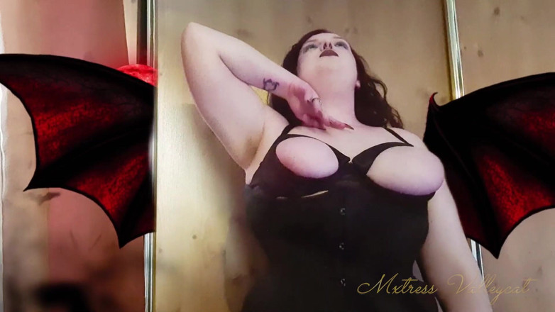 Mxtress Valleycat: Kouř, plivat a succubus