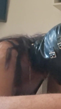 MILF Sex oral cu prezervativ