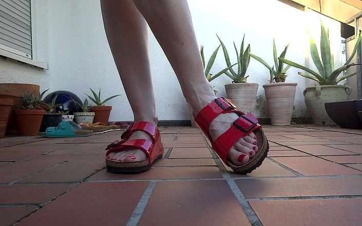 Lady Victoria Valente: Pokaz mody kapci na tarasie