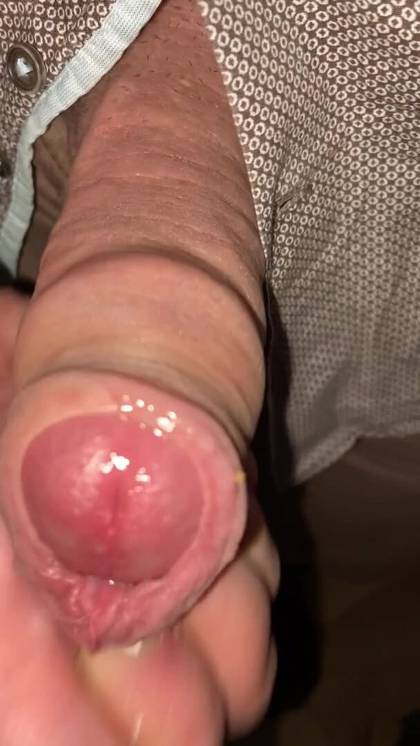 Foreskinguy: Необрезанный камшот на его собственную предплечью