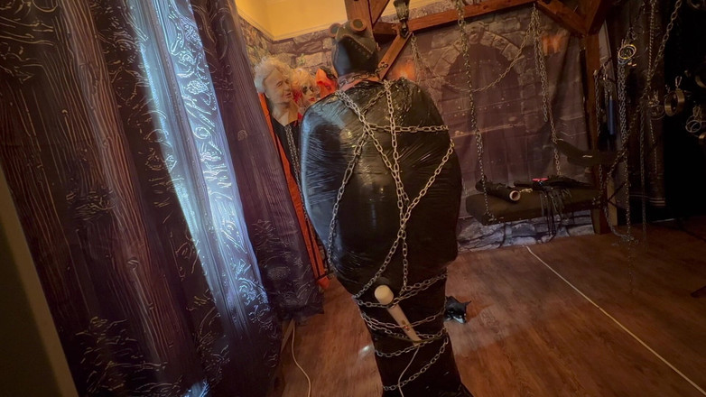 Aaexperiencesltd: Závěrečná část: - Domina Satana &amp; Bag Man v řetězech a paletách obal