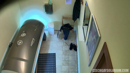 Czech Gay Solarium: Pertunjukan buff twink gay Czech Solarium 32