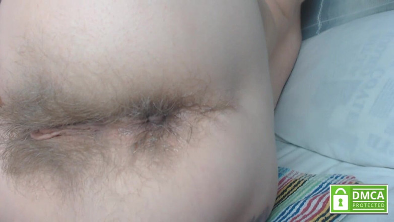 Risky Hairy Couple: Różowe koraliki w owłosionym dupku