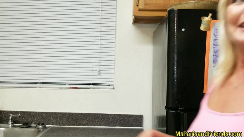 Ms Paris and Friends: Si estás aburrido o no, follar siempre es una buena...