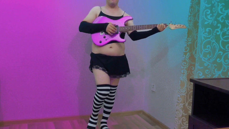 Kitty_Cross: Ik verleid je met romantische muziek en zal je geil...