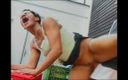 MILF still slut: 年轻的黑人女孩在后栏上性交并被大鸡巴射在嘴里