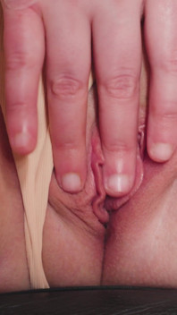Schlimmste Angestellte Aller Zeiten - Clara Dee POV-blowjob