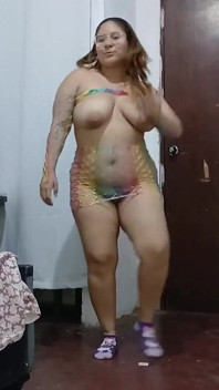 Stor bröst BBW Latina flicka dansar