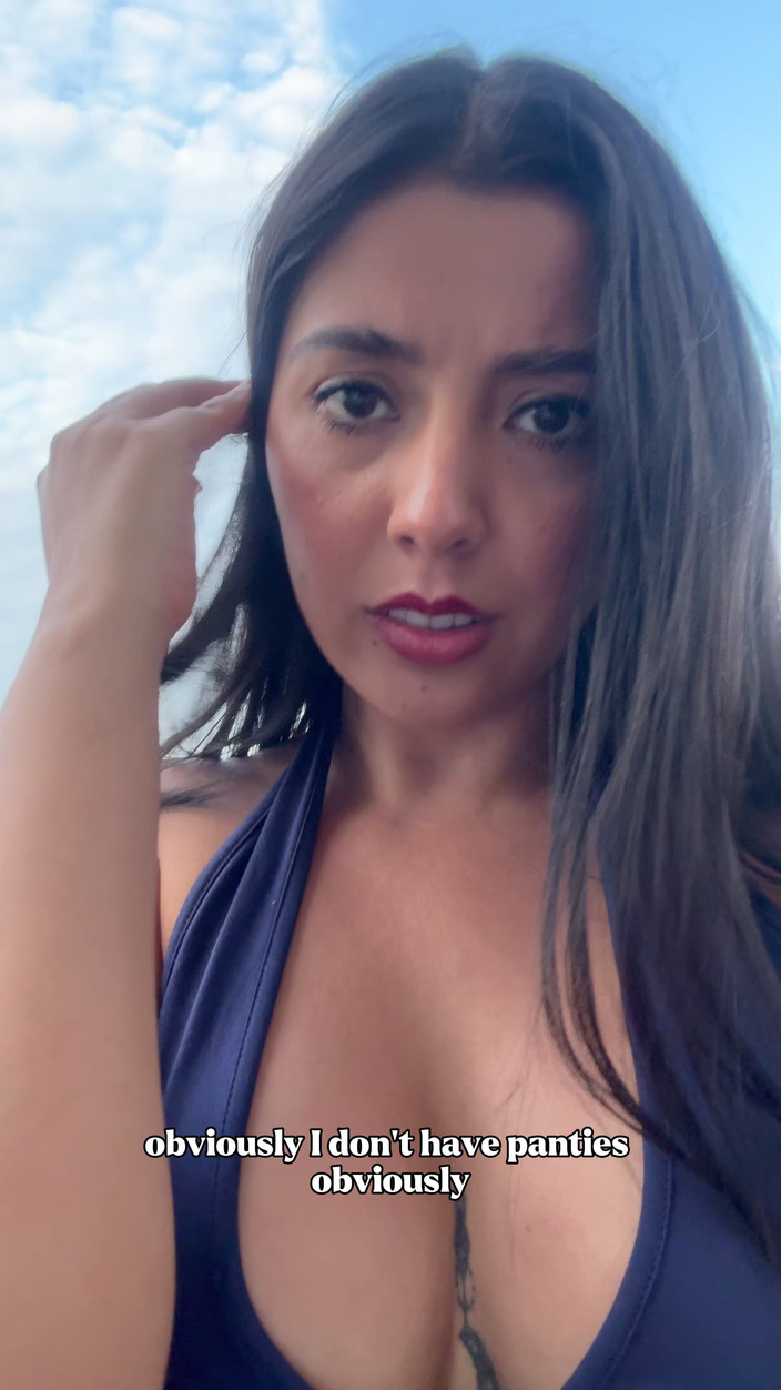 linahenaossx: バルコニーでオナニーしてる...近所の人に見られた?