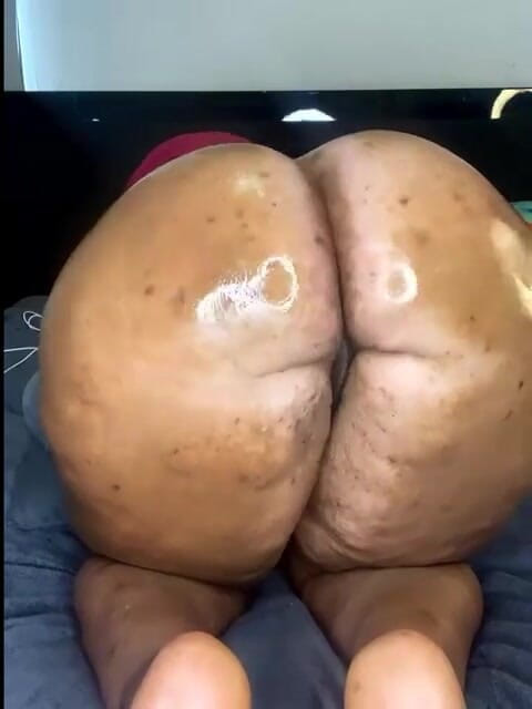 Big black clapping booties: Jack off to Extremely Great, Episode 1039