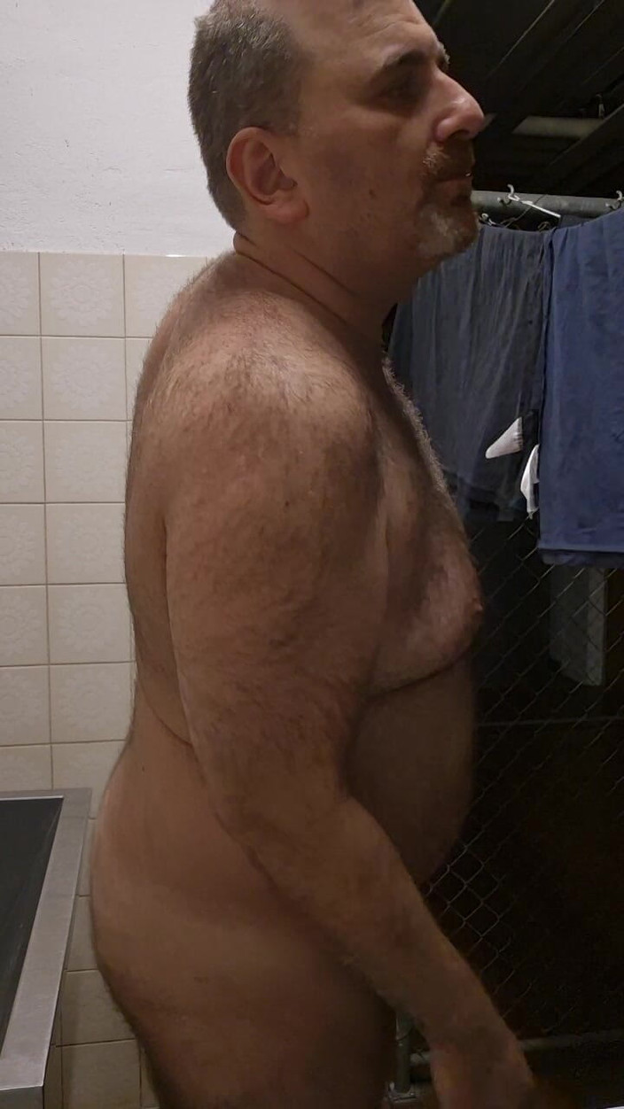 ChubbyDaddyBearLuka: Grube i owłosione paski niedźwiedzia w pralni