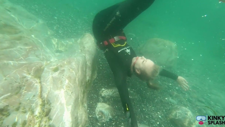 UKCuteGirl Lucy Lauren: Ocean Tali Perhambaan dengan ballgag dalam pakaian basah