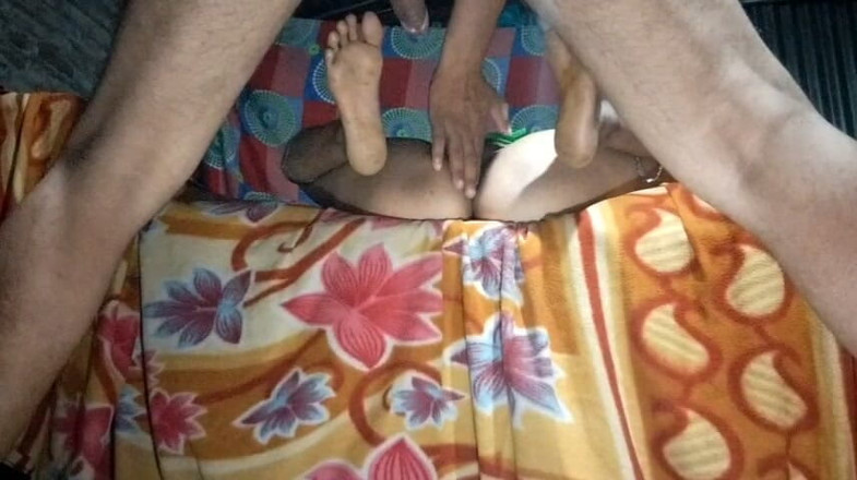 Kumari1996: Une bhabhi indienne desi se fait baiser dans un lit