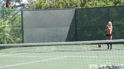 PUBA: Chicas calientes en la cancha de tenis