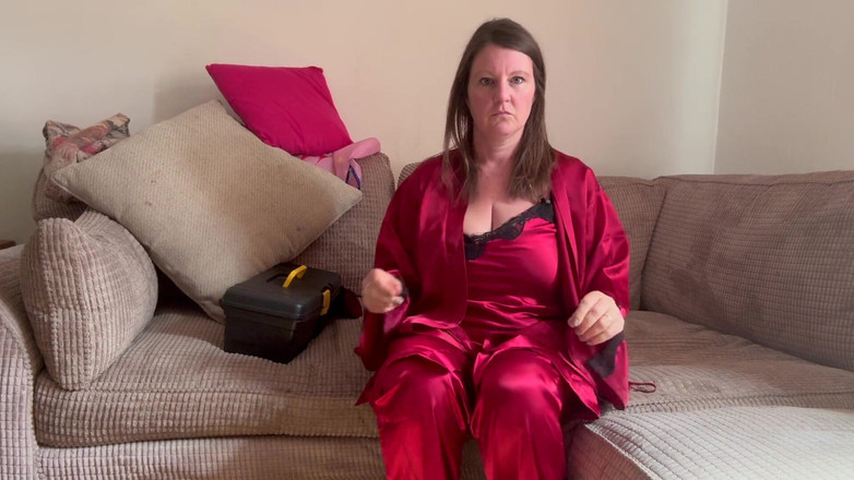 Frequentmasturbation: Łysy z brwi w dół cameltoe w oknie